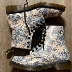 Dr. Martens Etoile boots